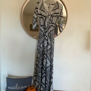 Long dress. Size XS. Never Worn. No tag. Bought it at Express.